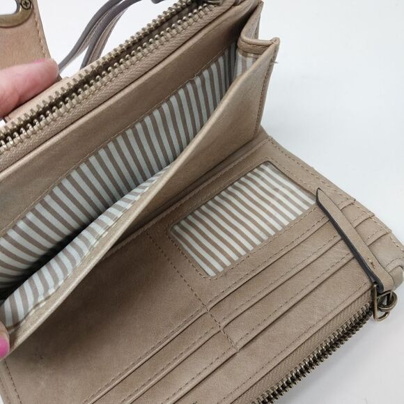 Maurice's Tan faux leather wallet. - Picture 12 of 15